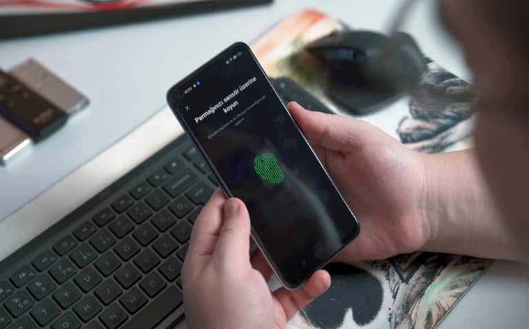 Using fingerprint sensor on the phone
