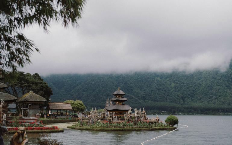 A serene view of the Ulun Danu Beratan Temple surrounded by misty mountains and Lake Beratan.
Image Credit: Lucas Tran/Pexels
