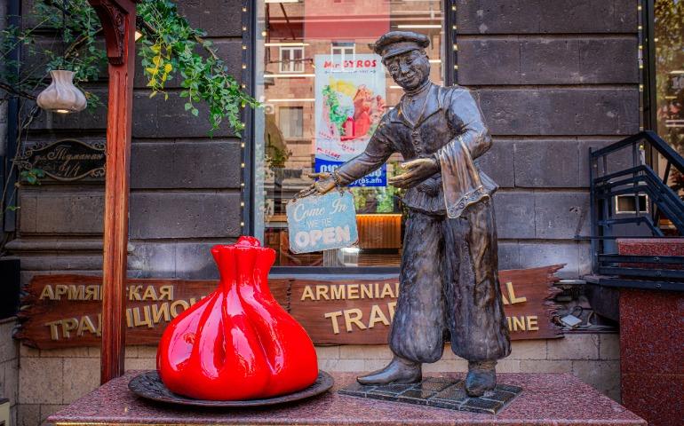 Statue welcoming visitors at the entrance of an Armenian traditional restaurant
Image Credit: Oleksiy Yeshtokyn,🌻🇺🇦🌻/Pexels