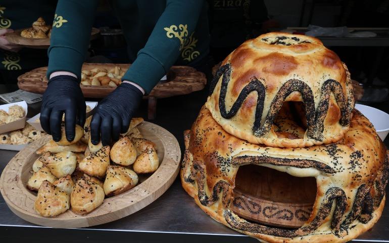 Close-up of artisan breads and pastries
Image Credit: Tahir Xəlfəquliyev/Pexels