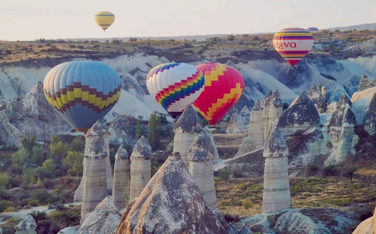 Hot air balloons soar over Cappadocia's unique rock
Image Credit: Mehmet Turgut Kirkgoz/Pexels
