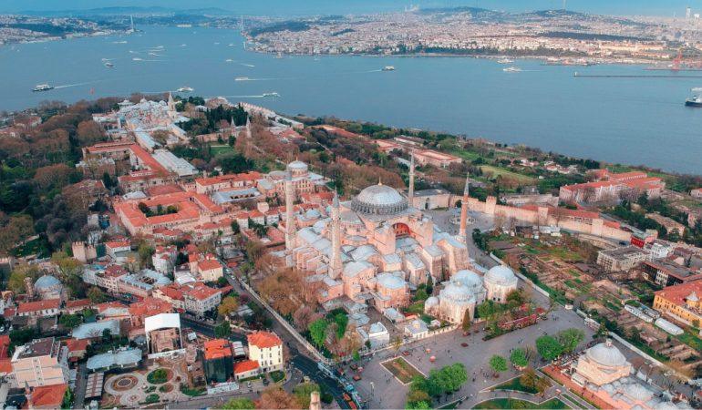 View of Hagia Sophia and the Bosphorus in Istanbul
Image Credit: Yunus Tuğ/Pexels