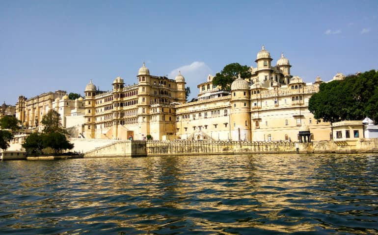 Beautiful views of Lake Pichola in Udaipur