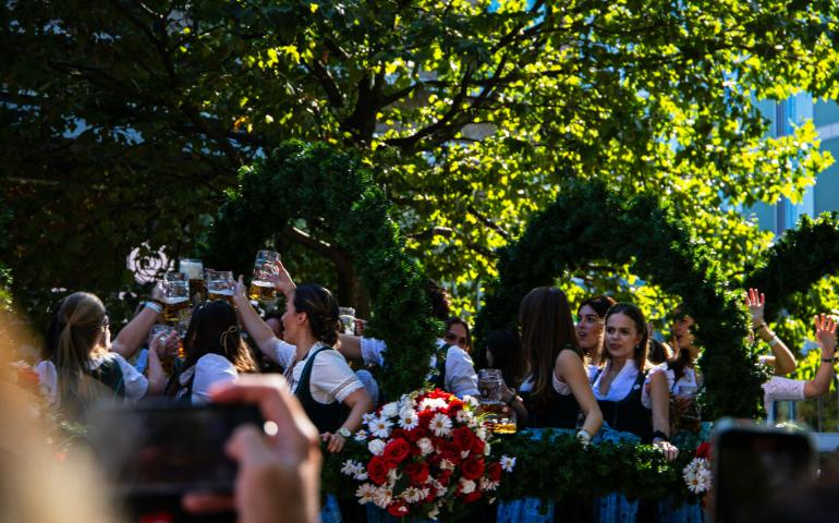 Women enjoying Oktoberfest in Munich