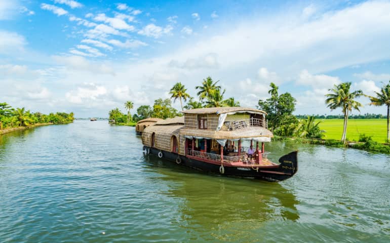 Houseboats floating over the Alleyppey/Alapphuzha Backwaters