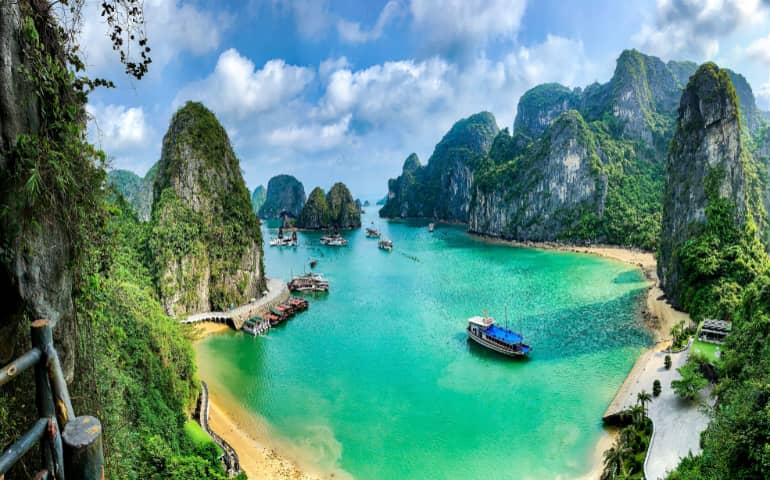 Beautiful Ha Long Bay