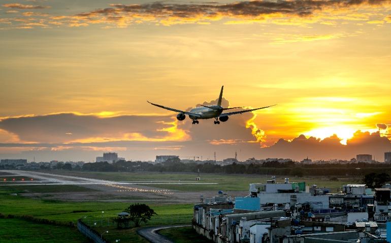 Airplane approaching runway during a vibrant sunset
Image Credit: Quang Nguyen Vinh/Pexels